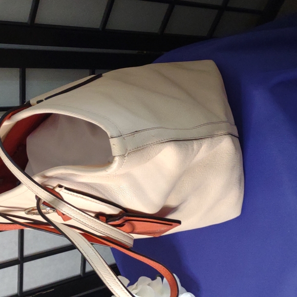 Coach Taxi Tote 💕 - Picture 3 of 11